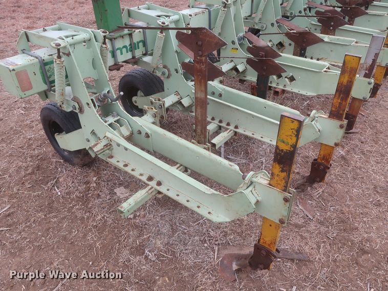 image for item MJ9249 Orthman 625-398  row crop cultivator