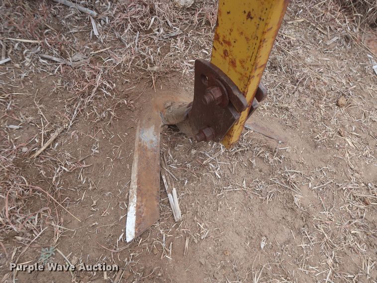 image for item MJ9249 Orthman 625-398  row crop cultivator