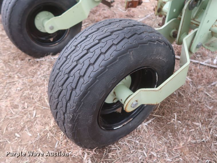 image for item MJ9249 Orthman 625-398  row crop cultivator