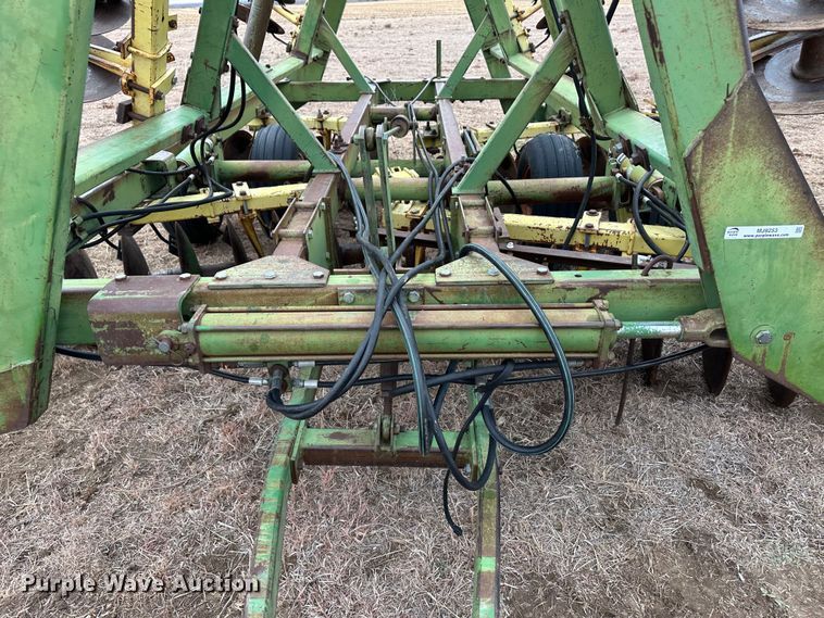 image for item MJ9253 John Deere 230  double off-set disk