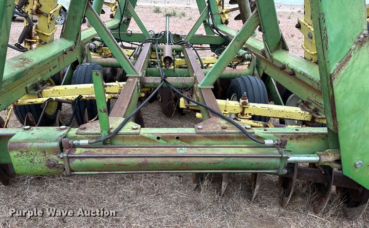 image for item MJ9253 John Deere 230  double off-set disk