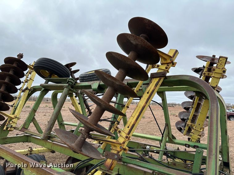 image for item MJ9253 John Deere 230  double off-set disk