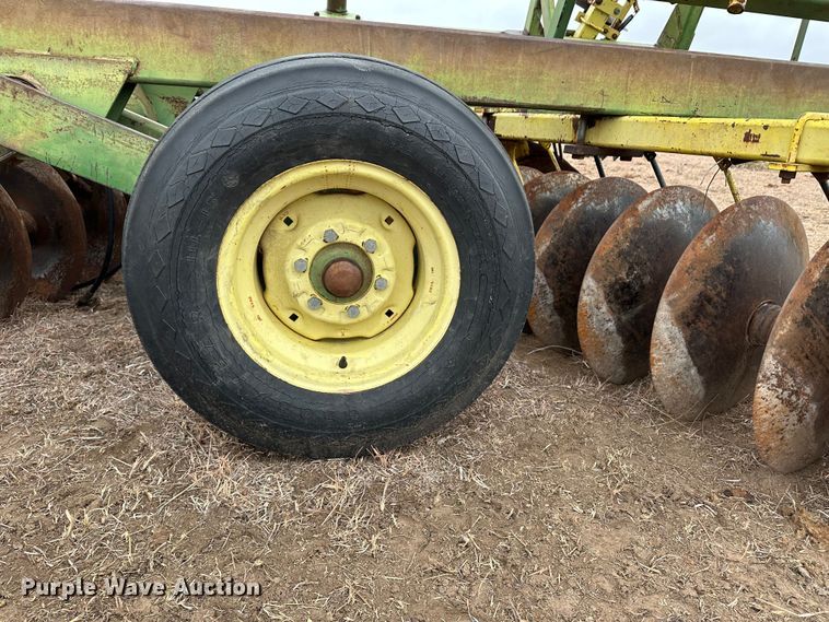 image for item MJ9253 John Deere 230  double off-set disk