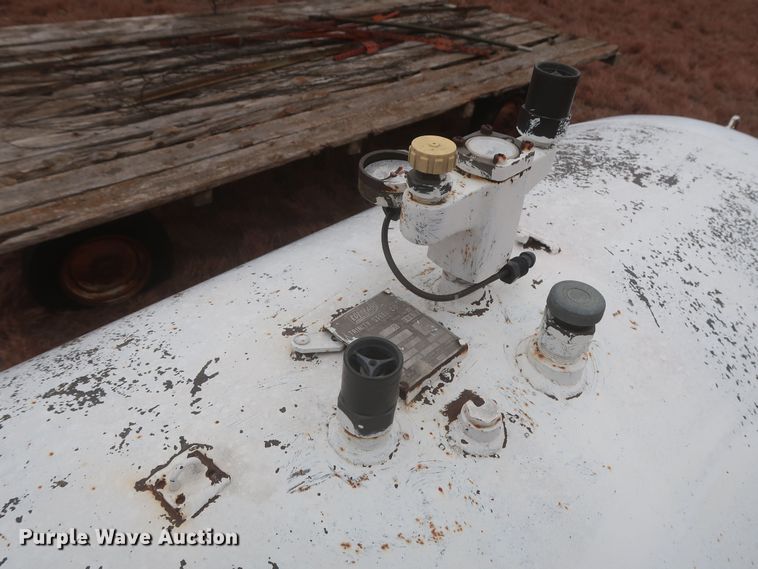 image for item MJ9259 1951 Eveready  propane/butane tank trailer