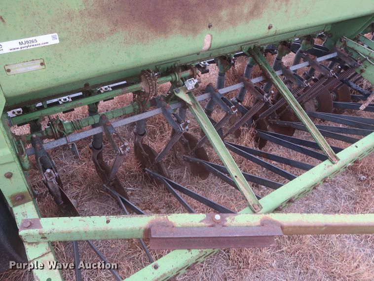 image for item MJ9265 John Deere 8300  grain drill