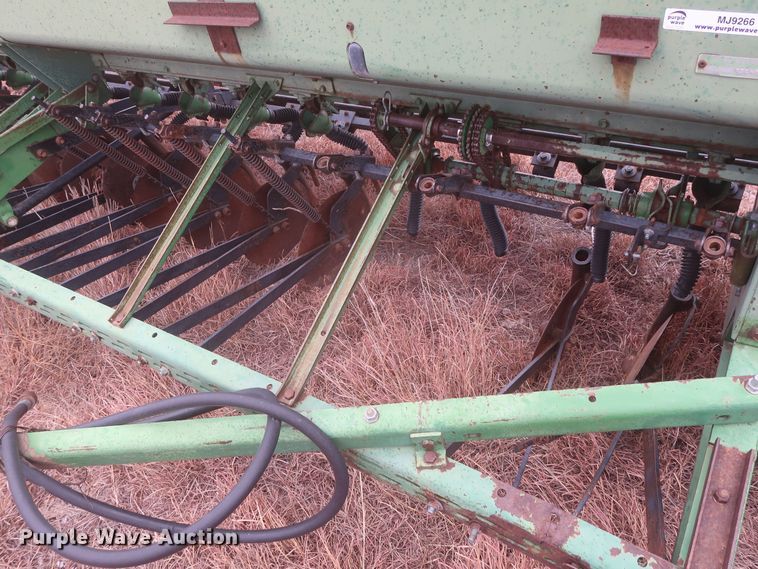 image for item MJ9266 John Deere 8300  grain drill