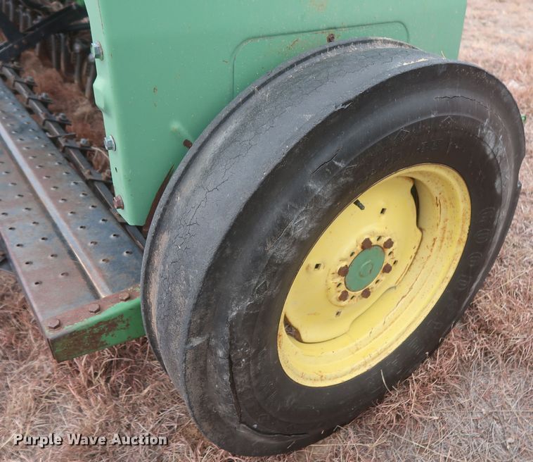 image for item MJ9267 John Deere 8000  grain drill