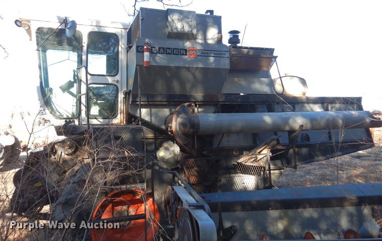 image for item MM9813 1973 Gleaner M  combine
