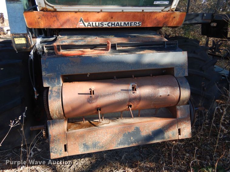 image for item MM9813 1973 Gleaner M  combine