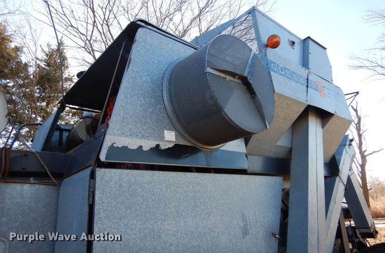 image for item MM9813 1973 Gleaner M  combine