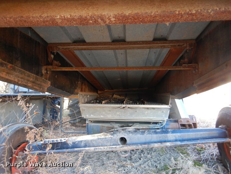 image for item MM9813 1973 Gleaner M  combine