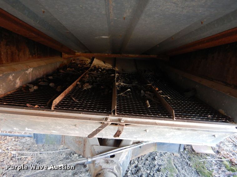 image for item MM9813 1973 Gleaner M  combine