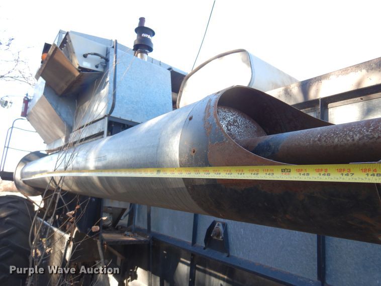 image for item MM9813 1973 Gleaner M  combine