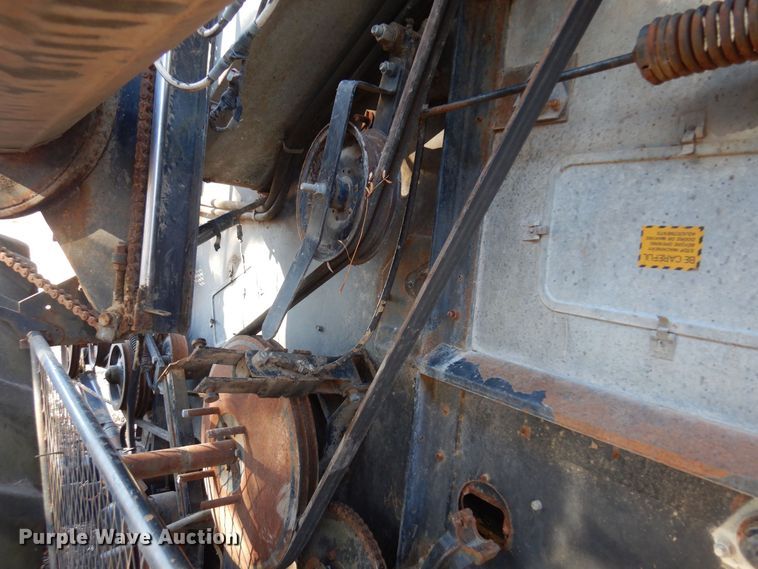 image for item MM9813 1973 Gleaner M  combine