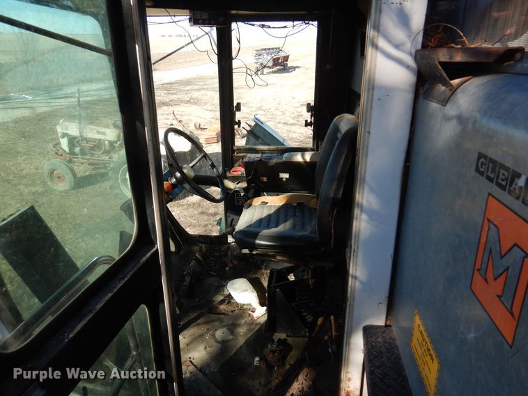 image for item MM9813 1973 Gleaner M  combine