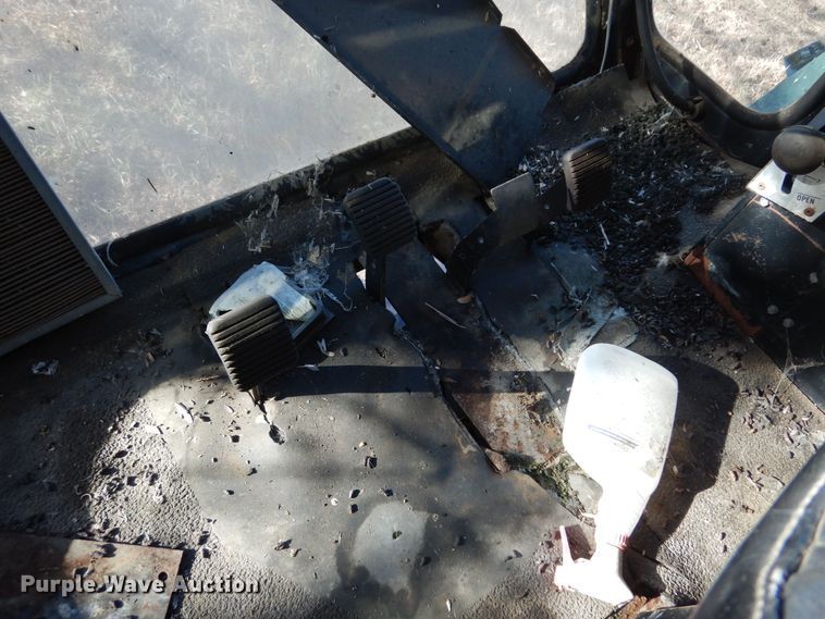 image for item MM9813 1973 Gleaner M  combine