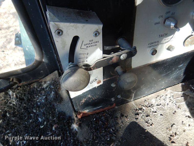 image for item MM9813 1973 Gleaner M  combine