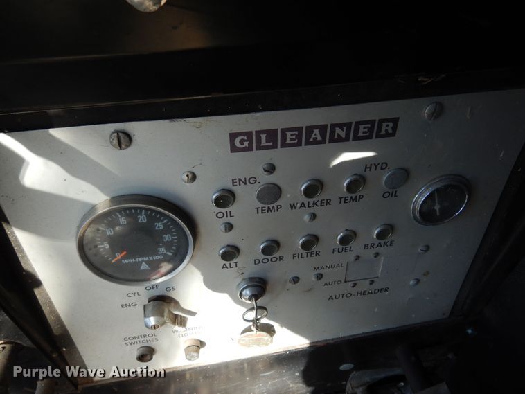 image for item MM9813 1973 Gleaner M  combine