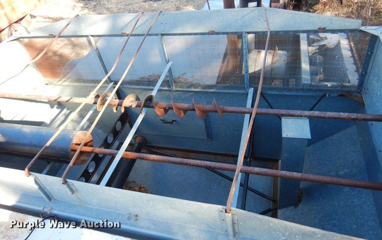 image for item MM9813 1973 Gleaner M  combine