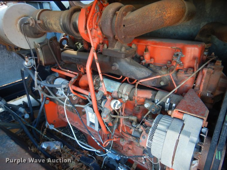 image for item MM9813 1973 Gleaner M  combine