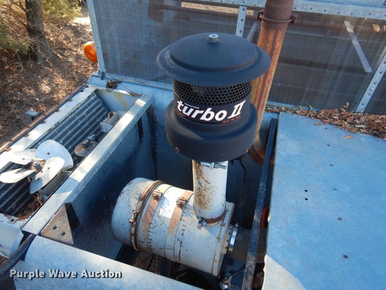 image for item MM9813 1973 Gleaner M  combine