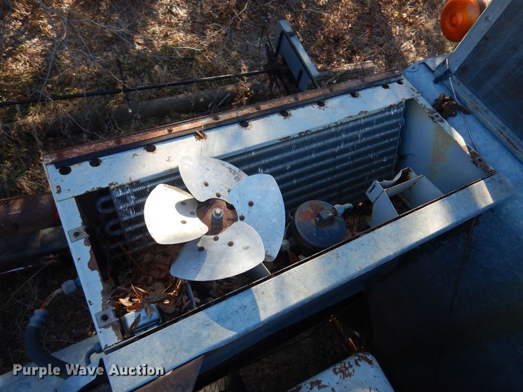 image for item MM9813 1973 Gleaner M  combine