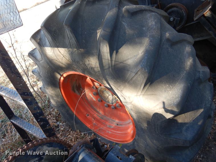 image for item MM9813 1973 Gleaner M  combine