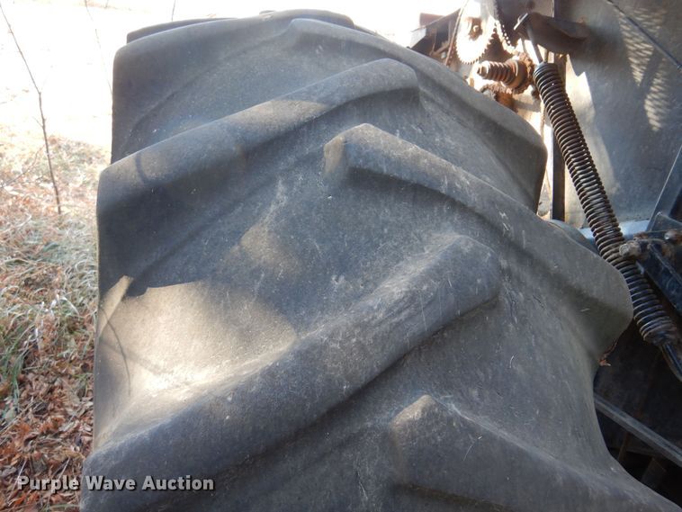 image for item MM9813 1973 Gleaner M  combine