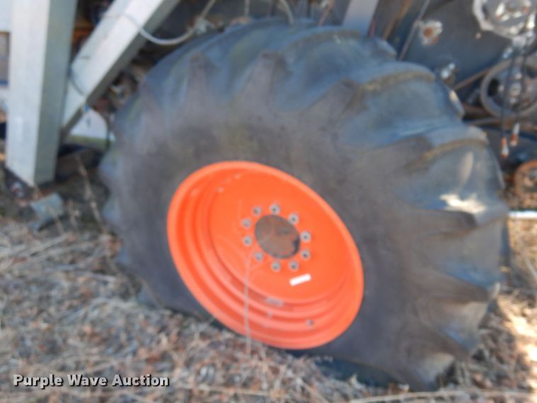 image for item MM9813 1973 Gleaner M  combine