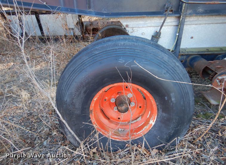 image for item MM9813 1973 Gleaner M  combine