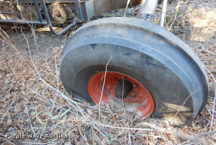image for item MM9813 1973 Gleaner M  combine
