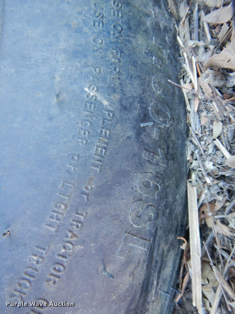 image for item MM9813 1973 Gleaner M  combine