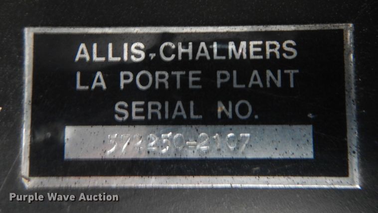 image for item MM9813 1973 Gleaner M  combine