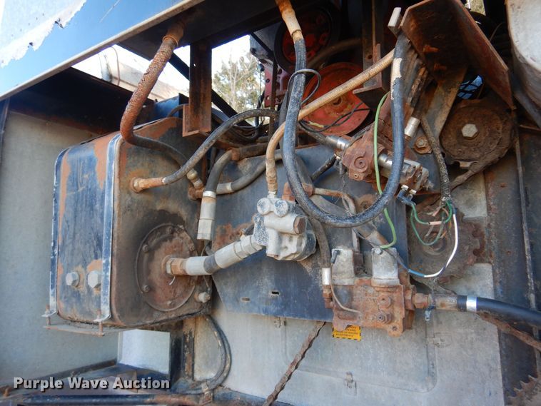 image for item MM9813 1973 Gleaner M  combine