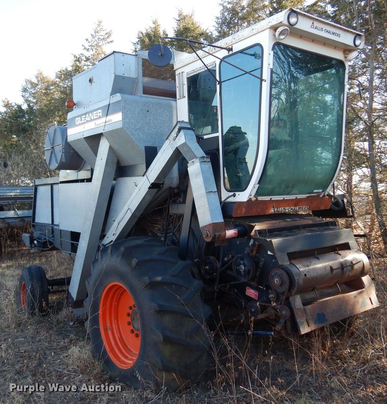 image for item MM9814 Gleaner M  combine