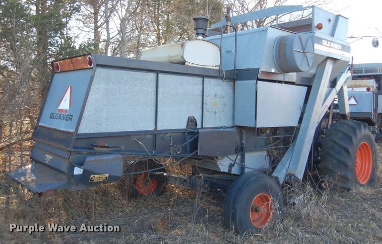 image for item MM9814 Gleaner M  combine
