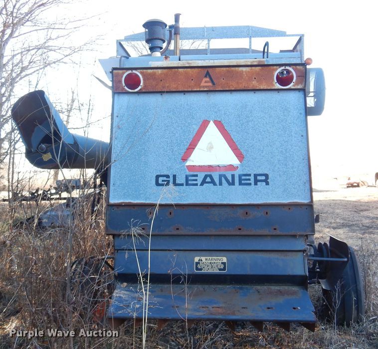 image for item MM9814 Gleaner M  combine