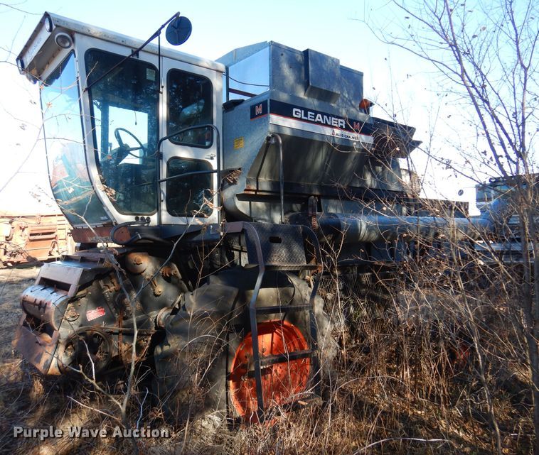 image for item MM9814 Gleaner M  combine