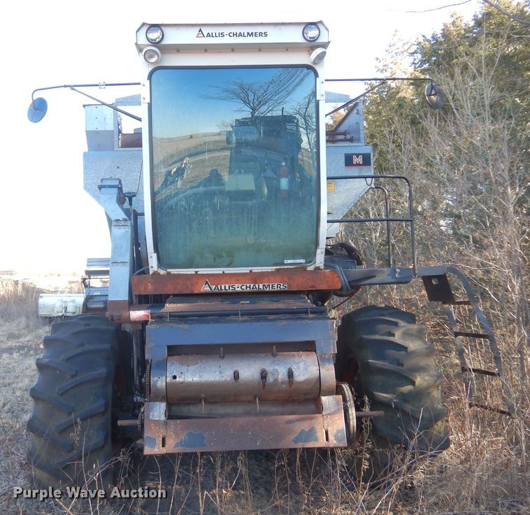 image for item MM9814 Gleaner M  combine