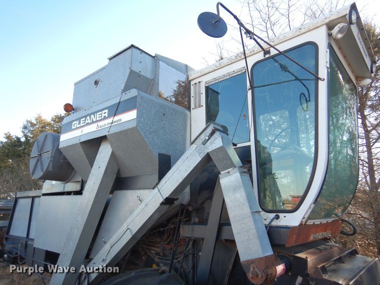 image for item MM9814 Gleaner M  combine