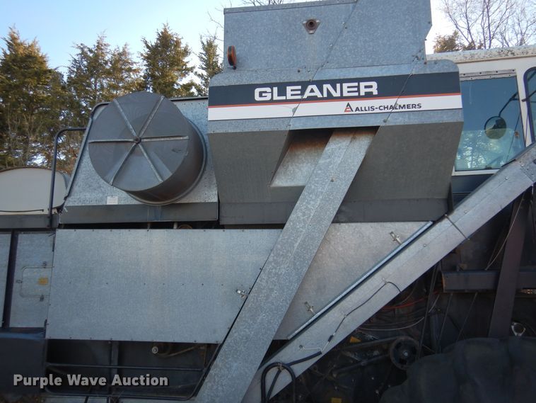 image for item MM9814 Gleaner M  combine