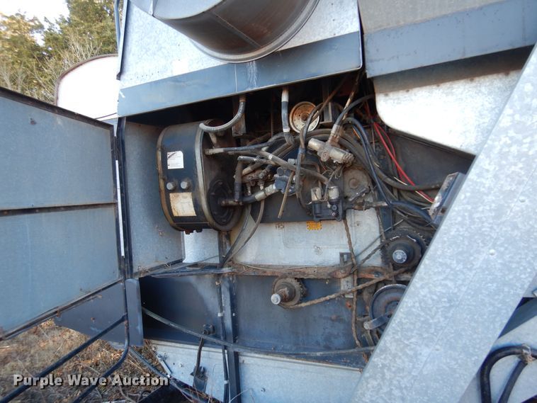 image for item MM9814 Gleaner M  combine