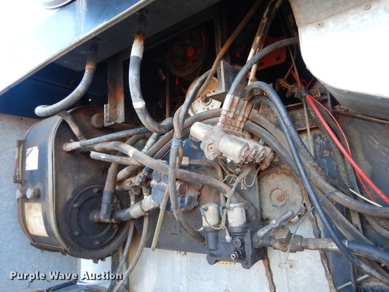 image for item MM9814 Gleaner M  combine