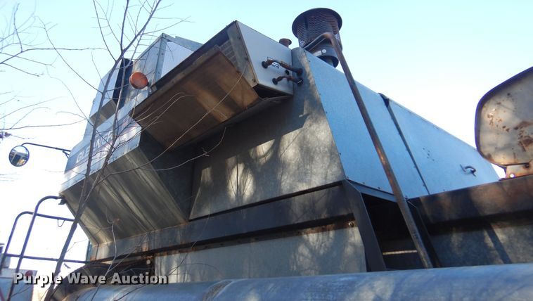 image for item MM9814 Gleaner M  combine