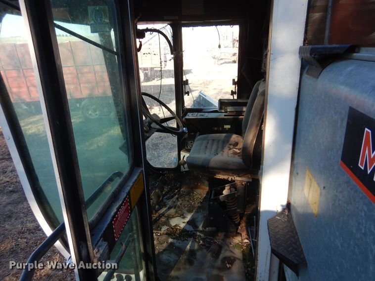 image for item MM9814 Gleaner M  combine