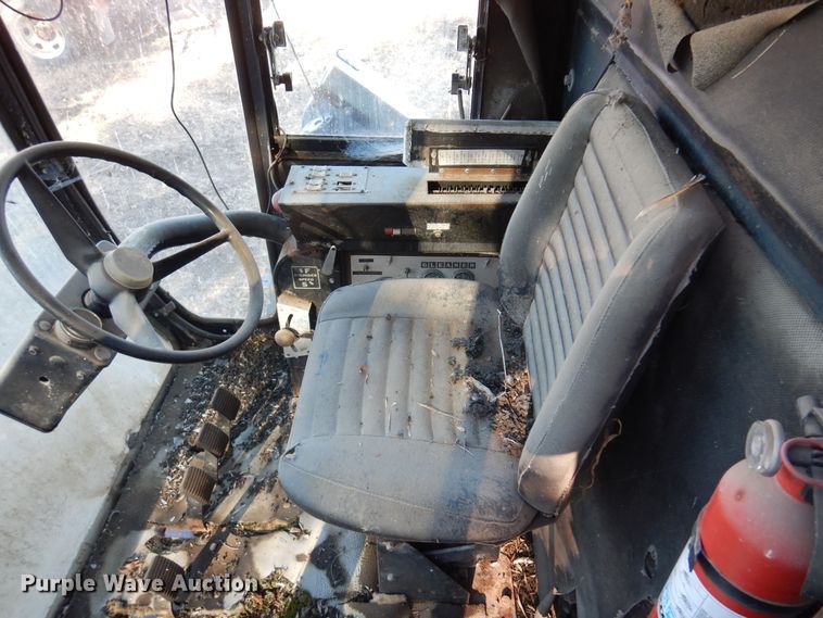 image for item MM9814 Gleaner M  combine