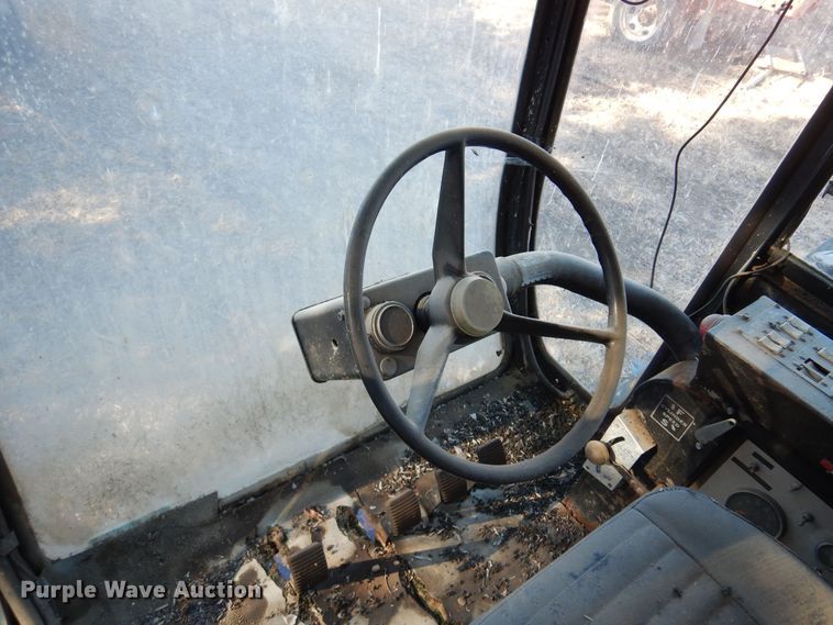 image for item MM9814 Gleaner M  combine