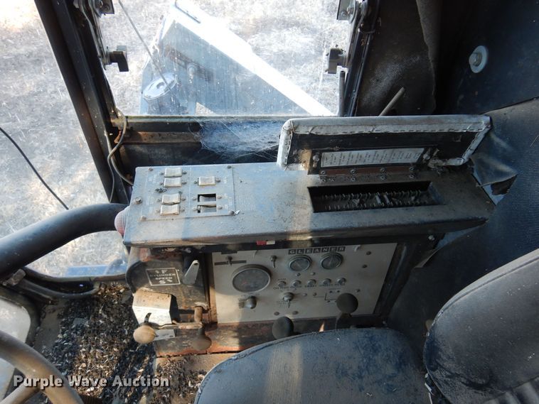 image for item MM9814 Gleaner M  combine