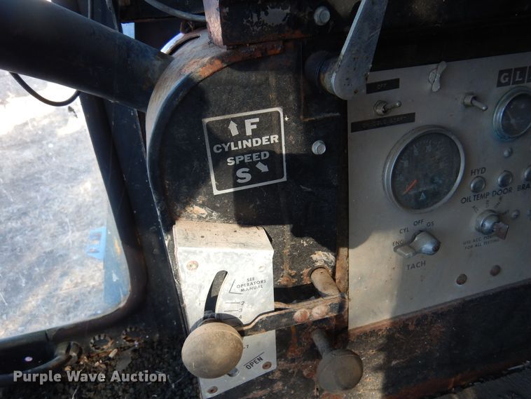 image for item MM9814 Gleaner M  combine