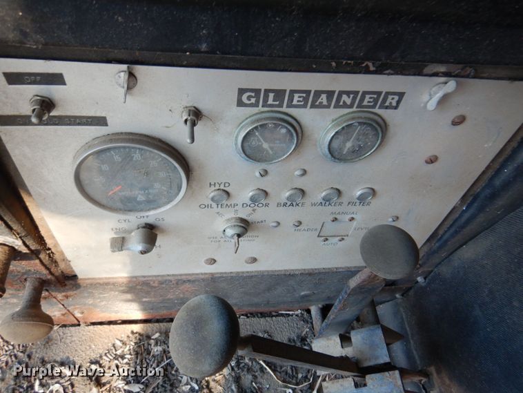 image for item MM9814 Gleaner M  combine